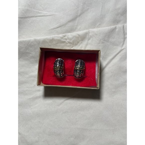 Vintage Gold/Silver 2-Tone Embossed Design Clip-On Earrings - Picture 9 of 12